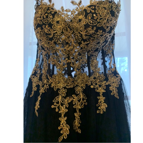 Prom dress - Picture 1 of 4